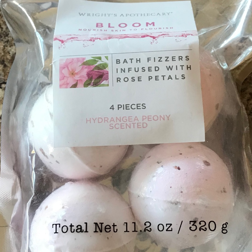 NWOT Bath Fizzer Rose Petals Hydrangea Peony